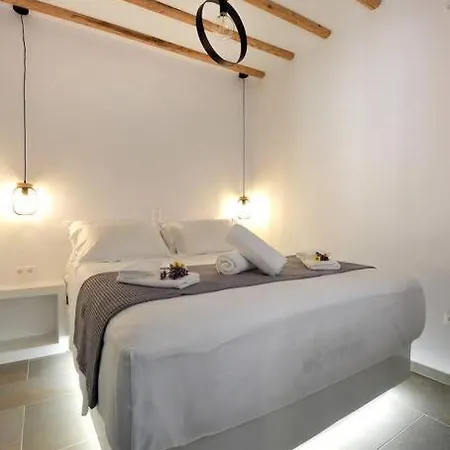 Droufakos' Home - Beachfront Lux 2Bd Apt. W. Views Cherronisos  Exterior photo