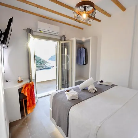 Droufakos' Home - Beachfront Lux 2Bd Apt. W. Views Cherronisos  Exterior photo