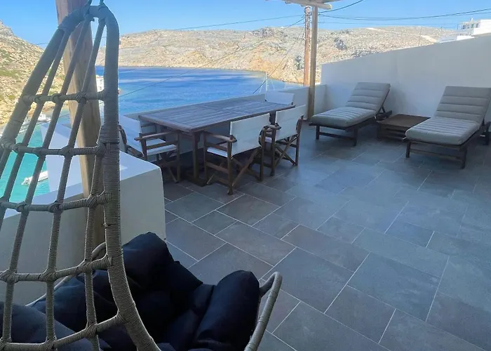 Droufakos\' Home - Beachfront Lux 2Bd Apt. W. Views