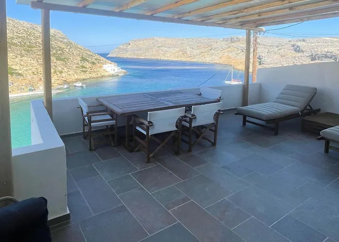 Droufakos\' Home - Beachfront Lux 2Bd Apt. W. Views
