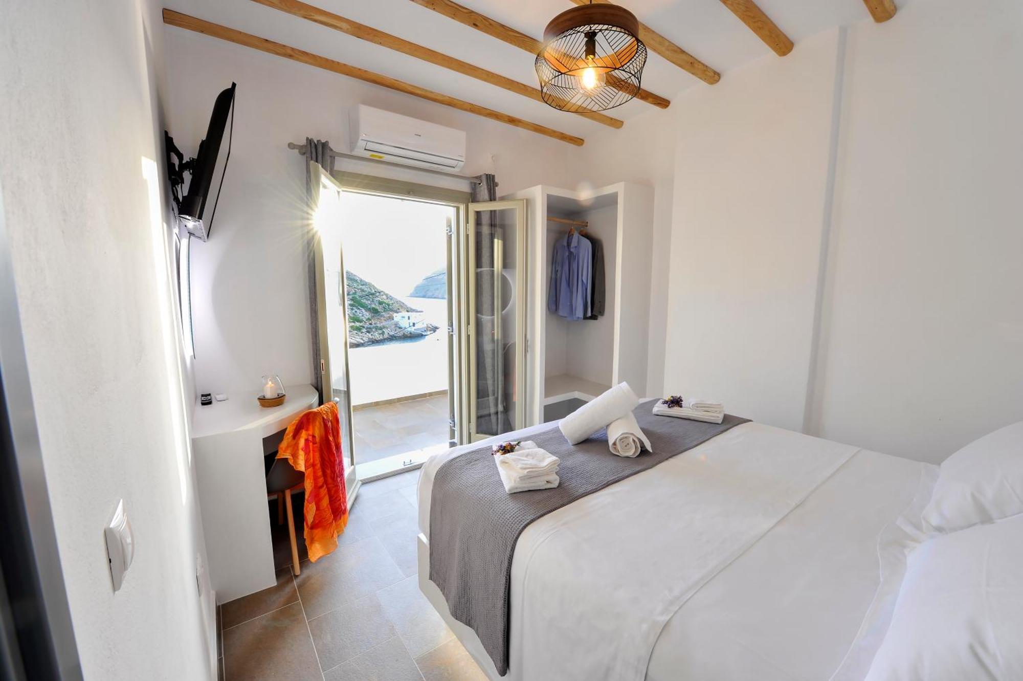 Droufakos' - Beachfront Lux 2bd Apt. W. Views דירה